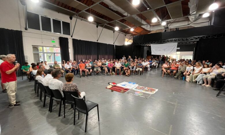 Lanzamiento de la campaña regional "Remar contra la corriente por el agua y la vida".